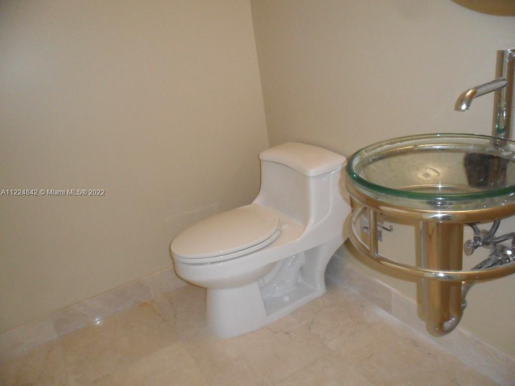 218 SE 14th St #2005 Miami, FL 33131