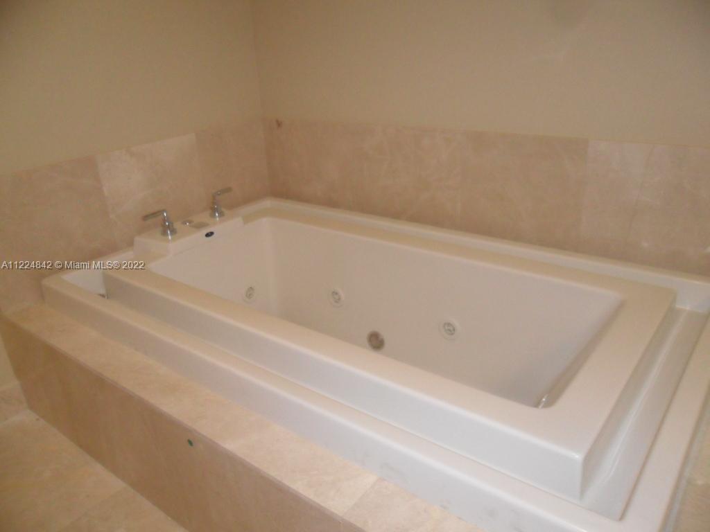 218 SE 14th St #2005 Miami, FL 33131