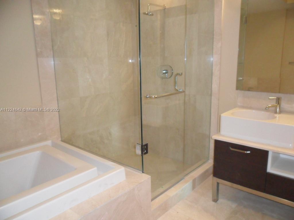 218 SE 14th St #2005 Miami, FL 33131