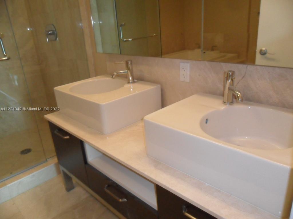 218 SE 14th St #2005 Miami, FL 33131