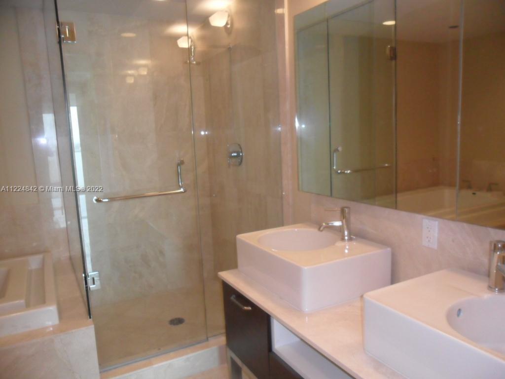 218 SE 14th St #2005 Miami, FL 33131