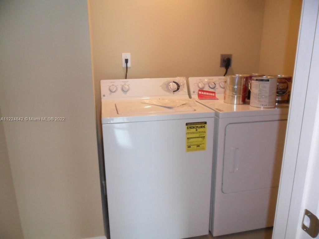 218 SE 14th St #2005 Miami, FL 33131