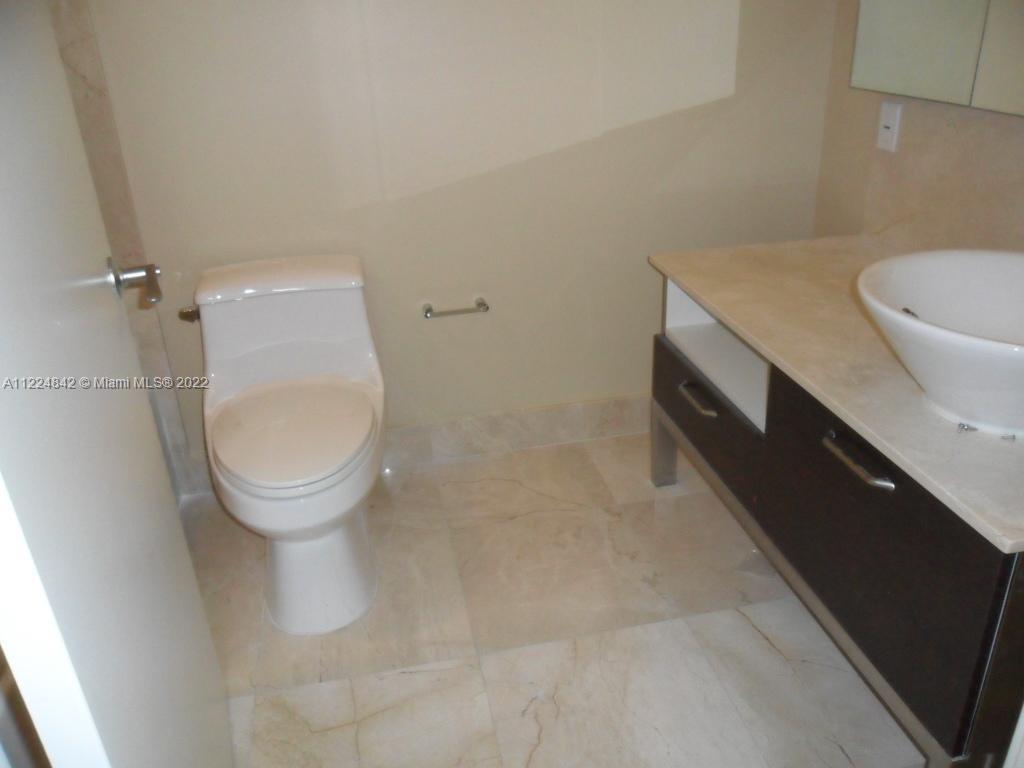 218 SE 14th St #2005 Miami, FL 33131