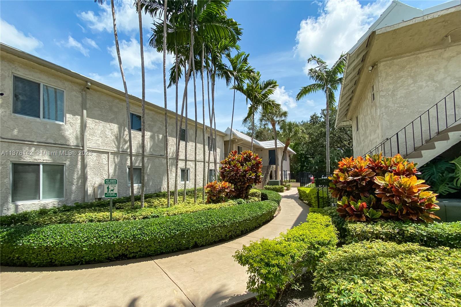 8607-sw-68th-ct-21-pinecrest-mls-a11378142-for-sale
