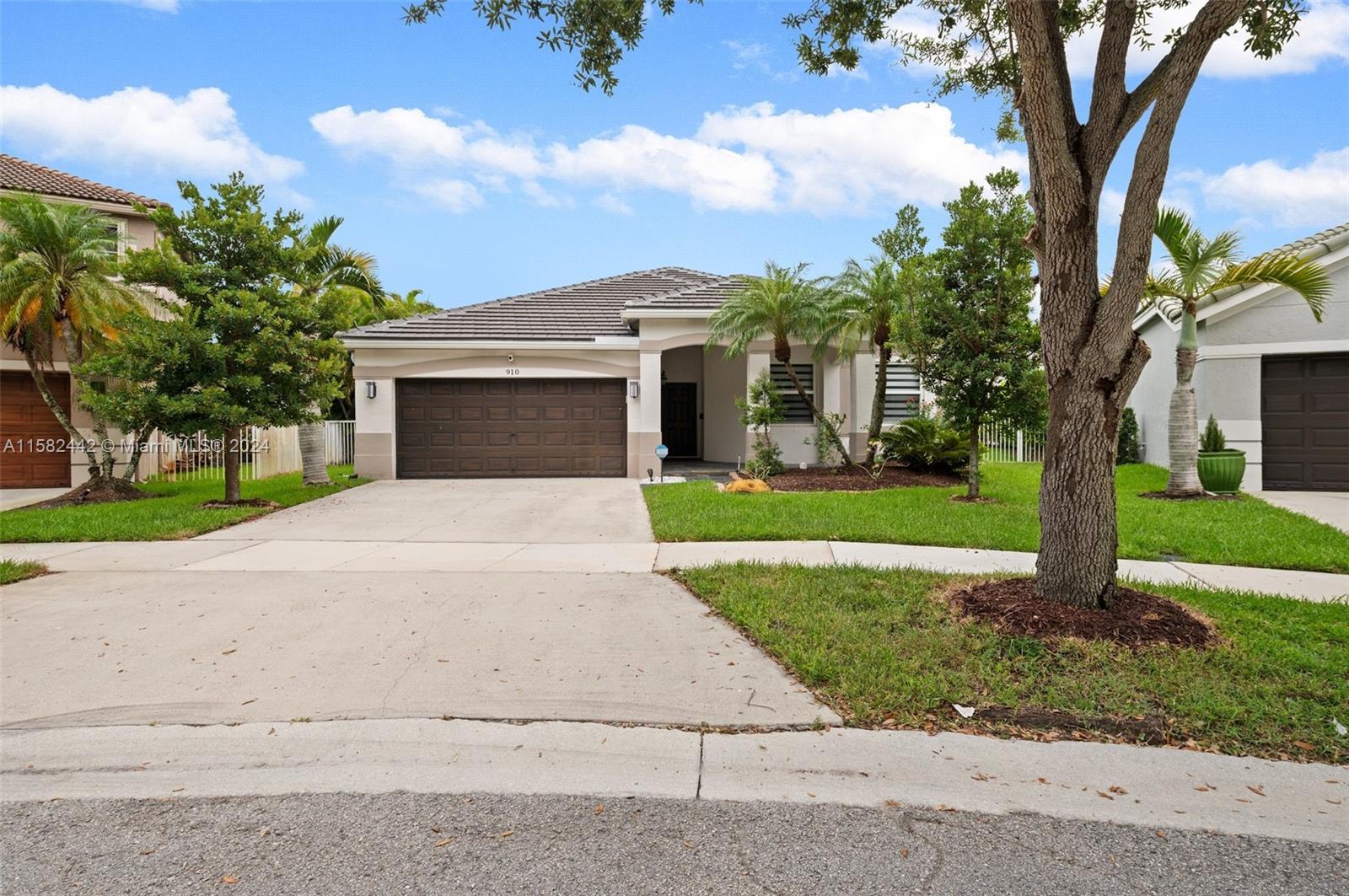 910 Tulip Cir