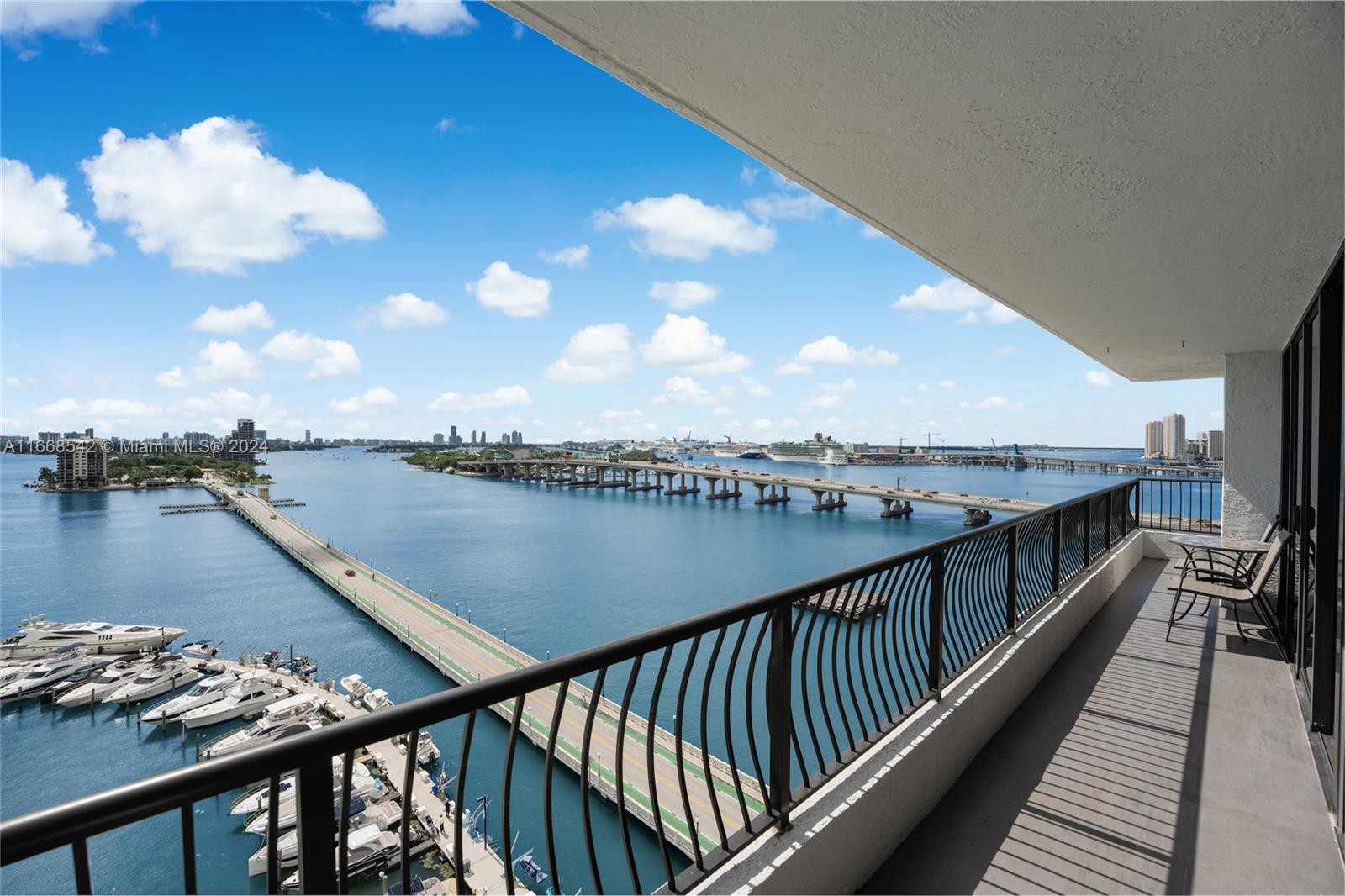 image Venetia Condo0