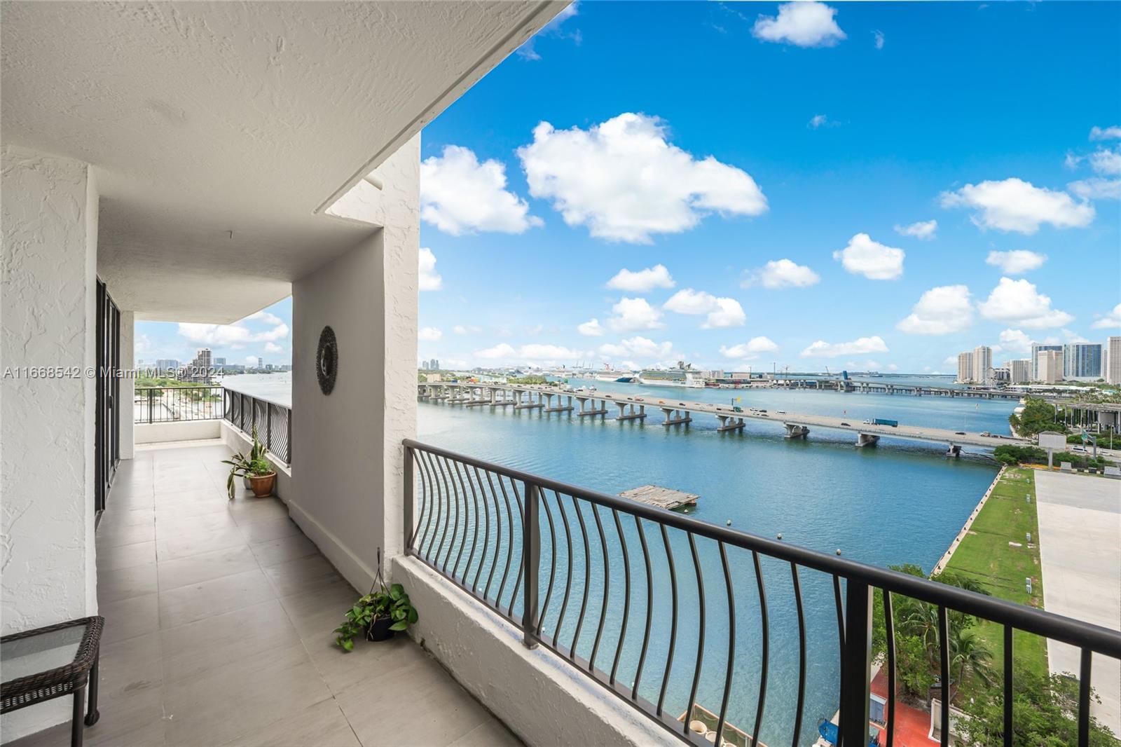image Venetia Condo11
