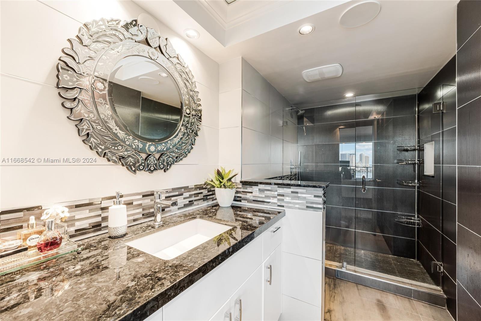 image Venetia Condo14
