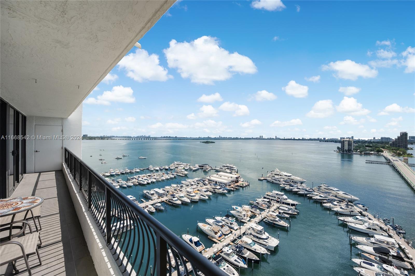 image Venetia Condo1