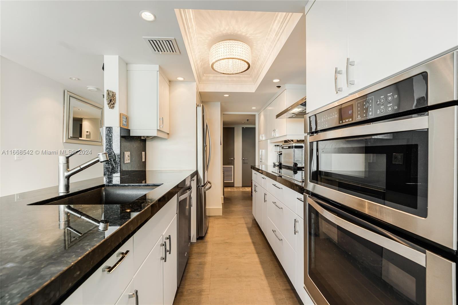image Venetia Condo3