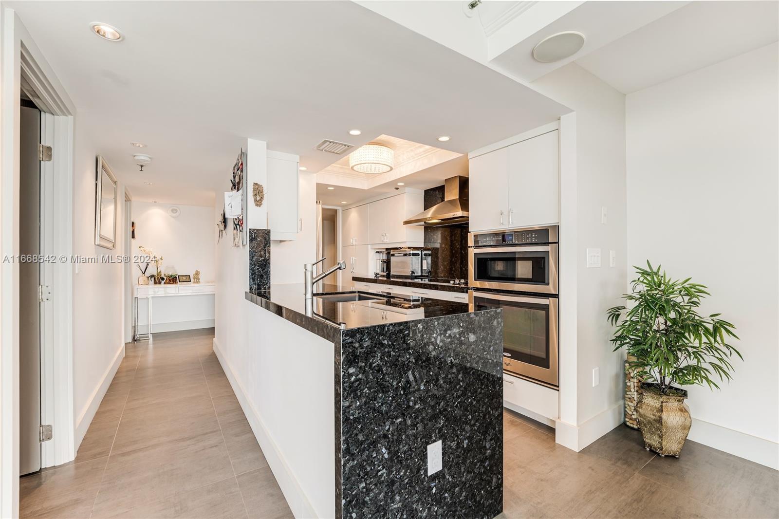 image Venetia Condo4