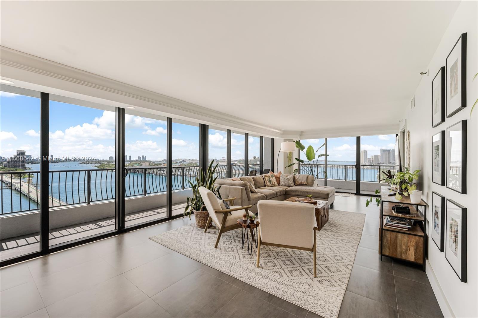 image Venetia Condo5