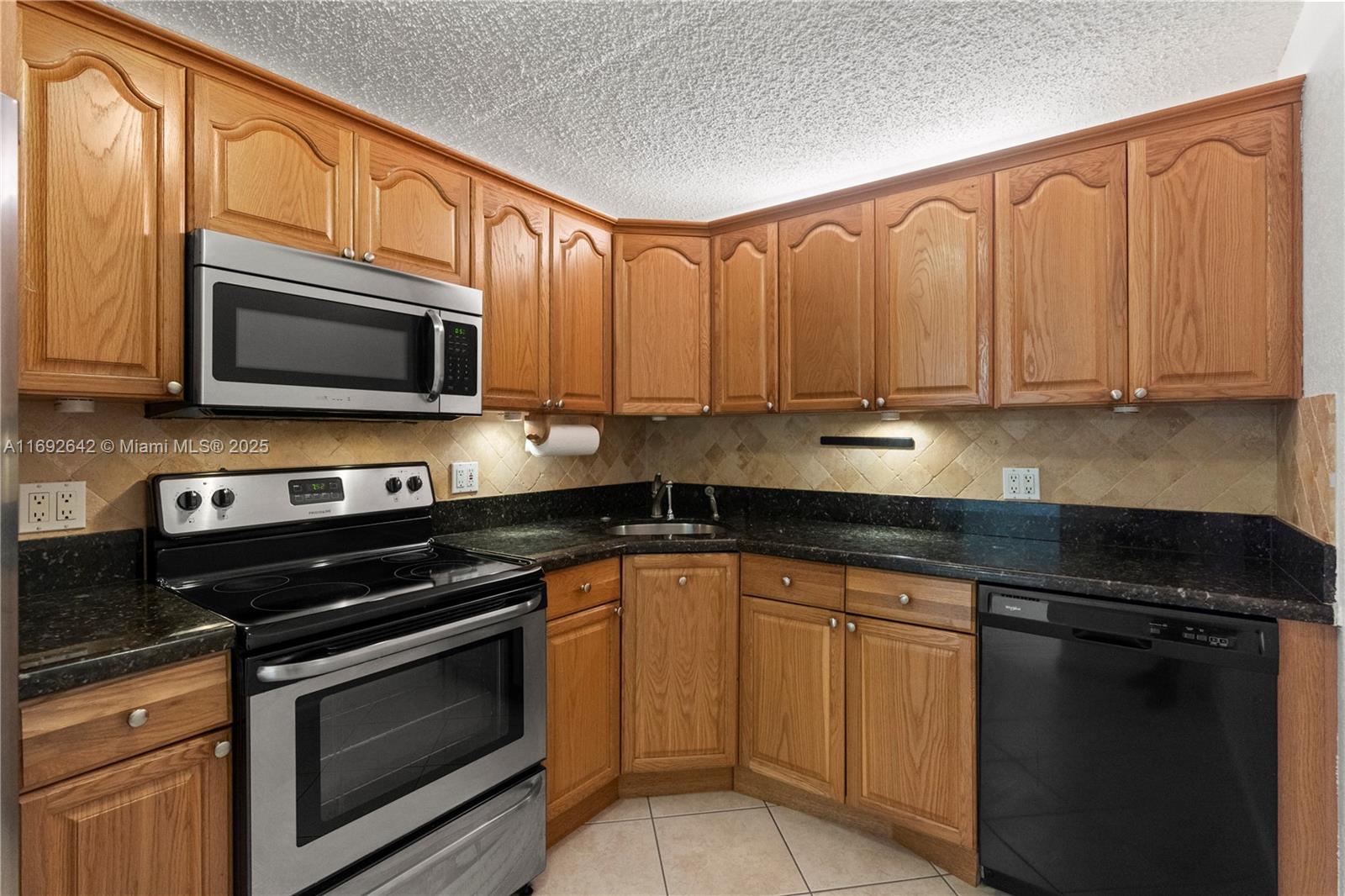 7100 NW 17th St #219,Plantation, FL 33313