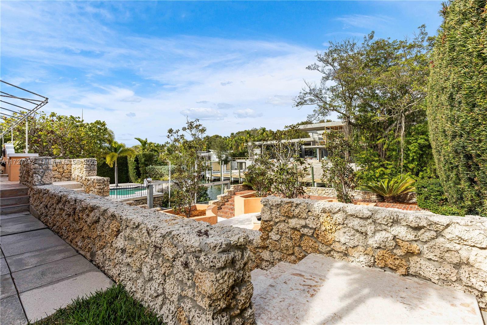 1181 S Alhambra Cir Coral Gables, FL 33146