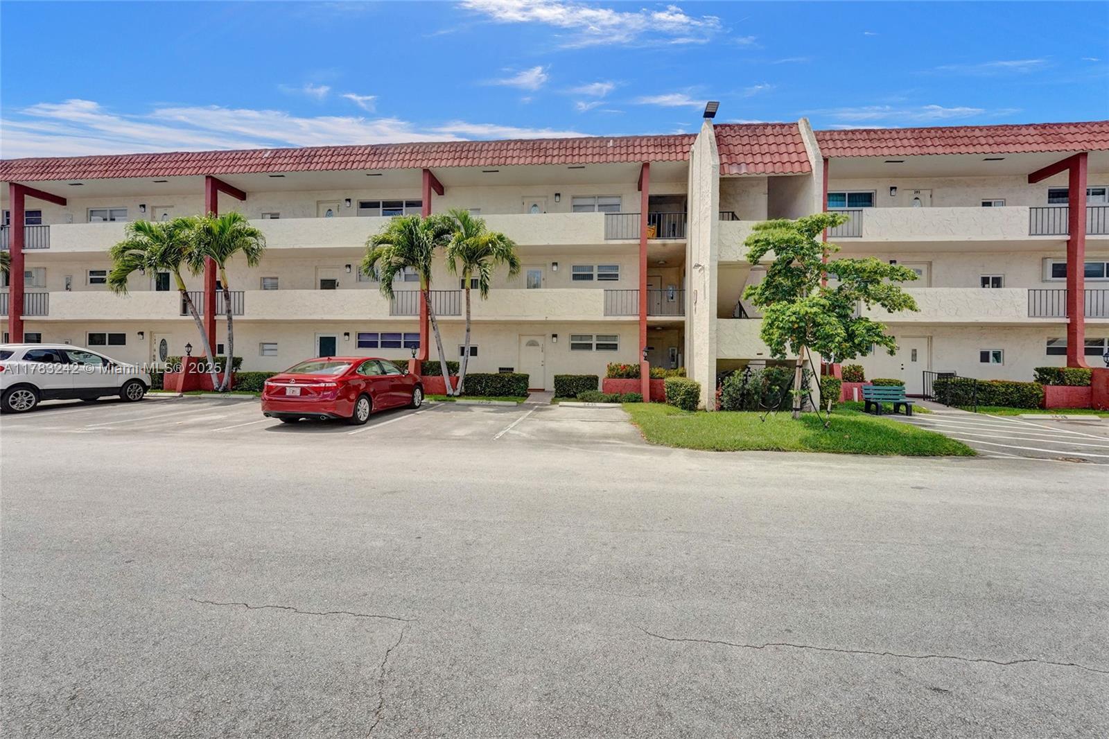 811 S Hollybrook Dr #207