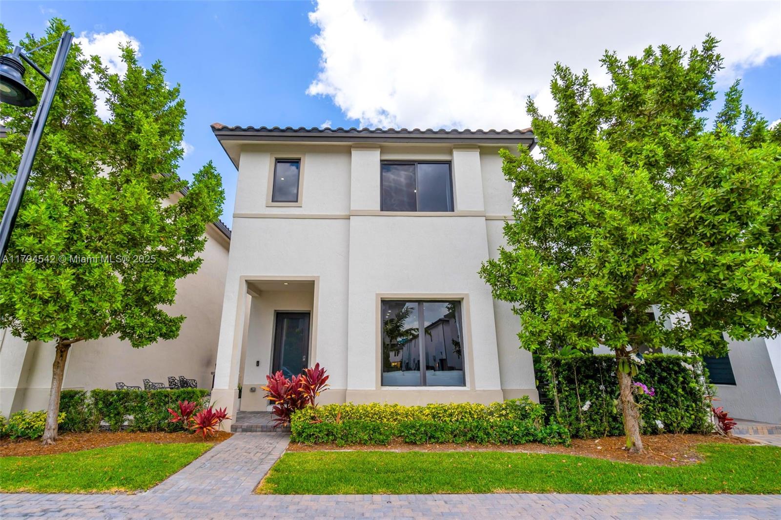4445 NW 82nd Ave,Doral, FL 33166
