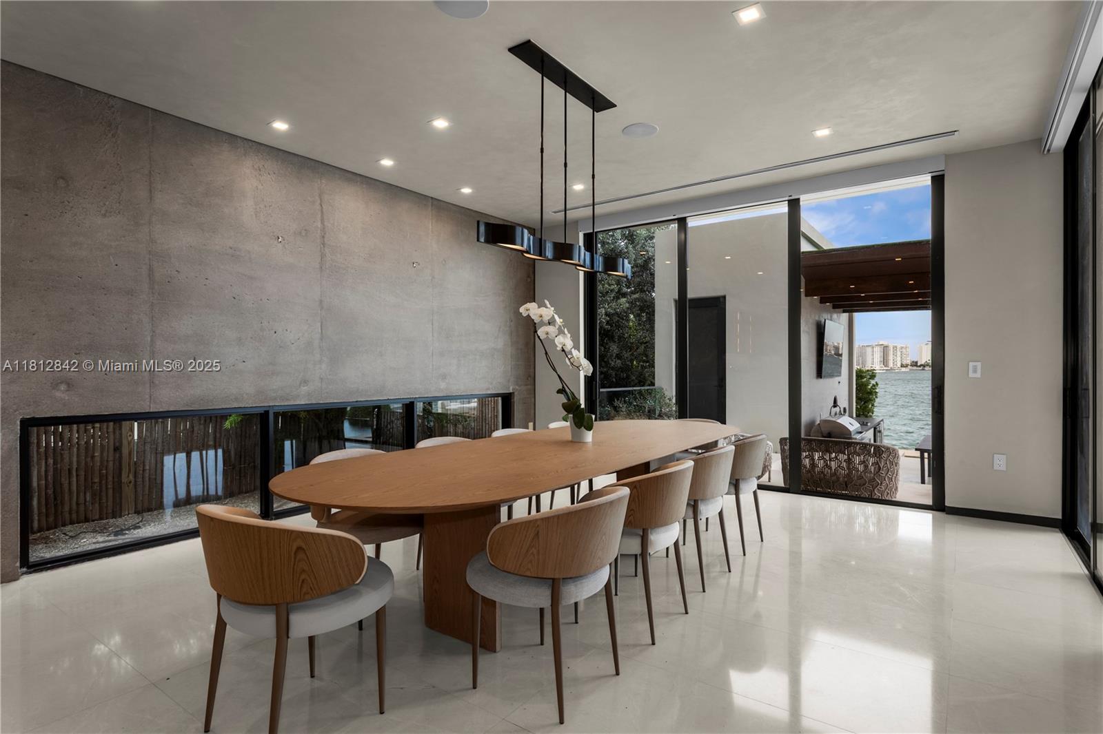 25 E Rivo Alto Dr Miami Beach, FL 33139