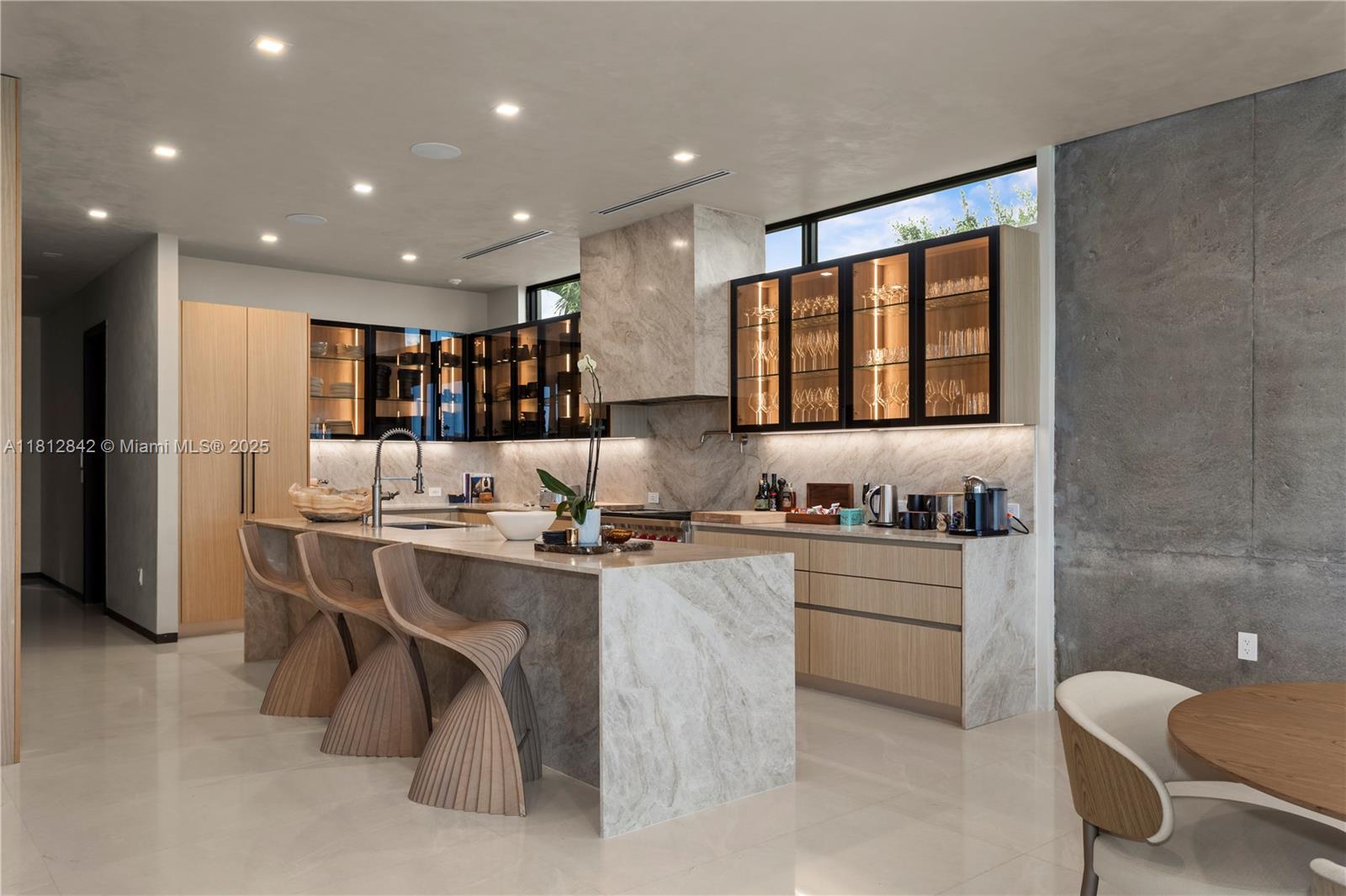 25 E Rivo Alto Dr Miami Beach, FL 33139