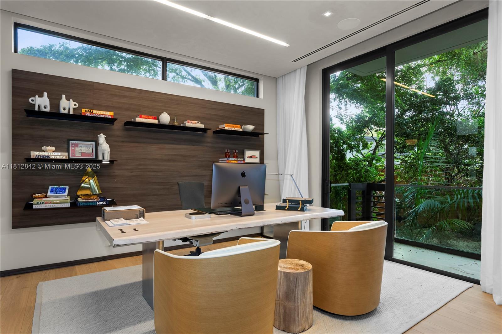 25 E Rivo Alto Dr Miami Beach, FL 33139