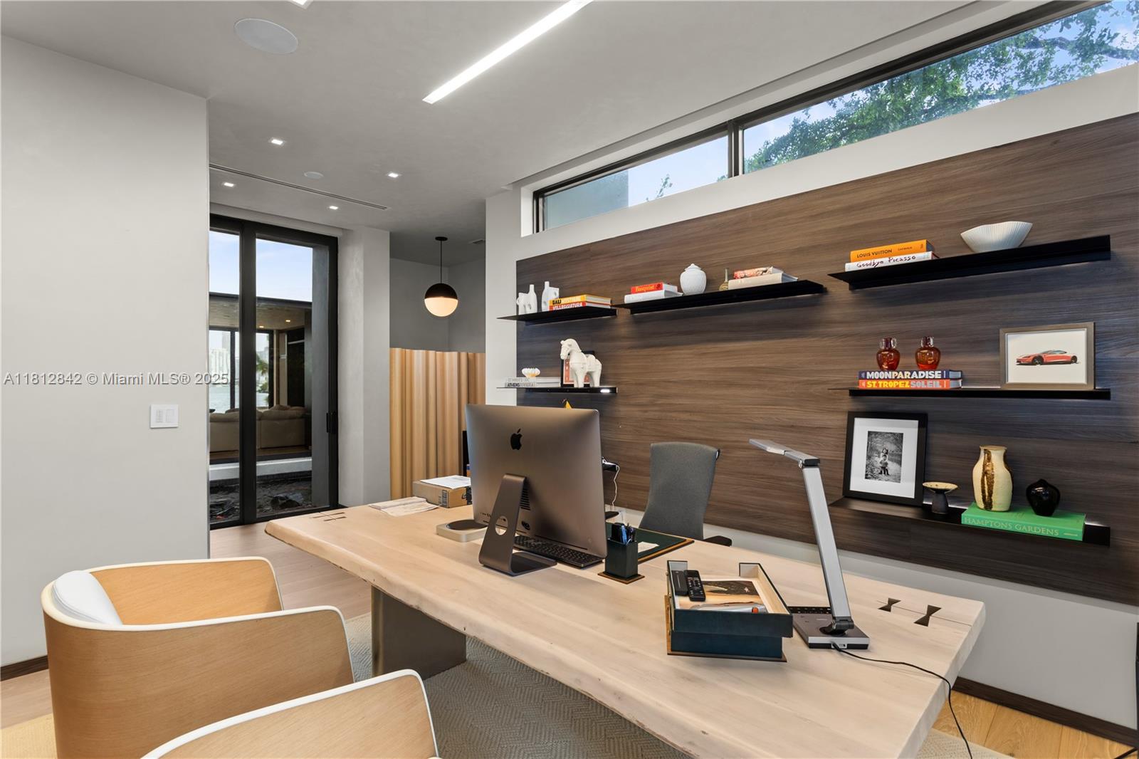 25 E Rivo Alto Dr Miami Beach, FL 33139