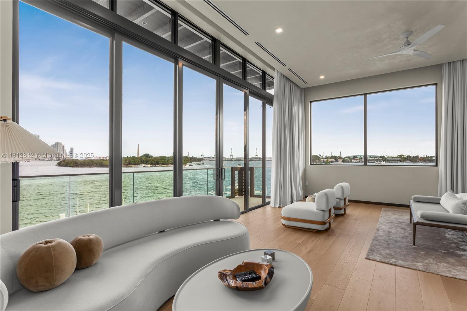 25 E Rivo Alto Dr Miami Beach, FL 33139