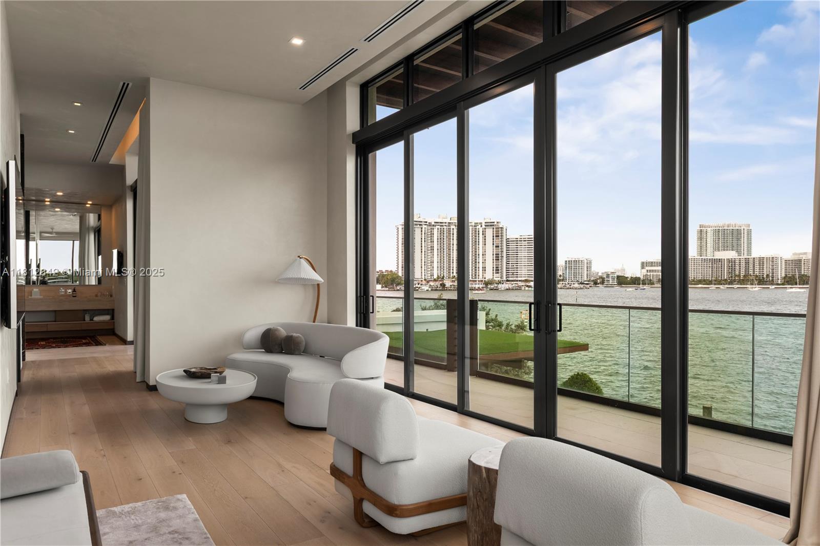 25 E Rivo Alto Dr Miami Beach, FL 33139