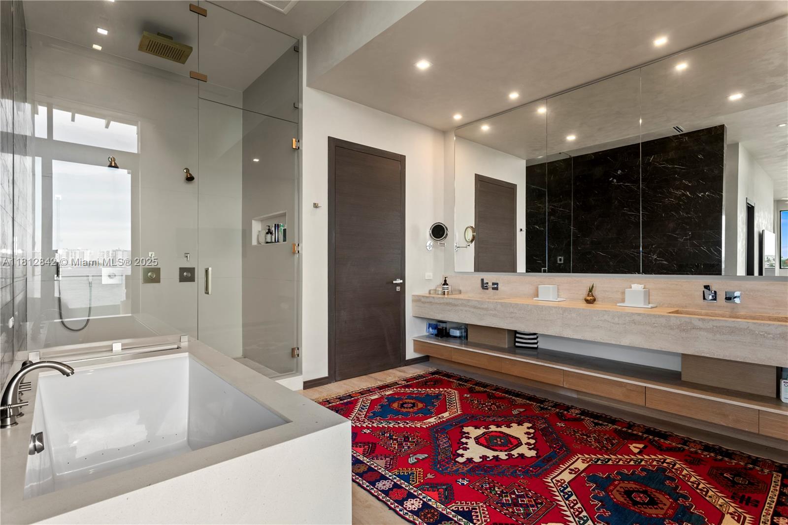 25 E Rivo Alto Dr Miami Beach, FL 33139