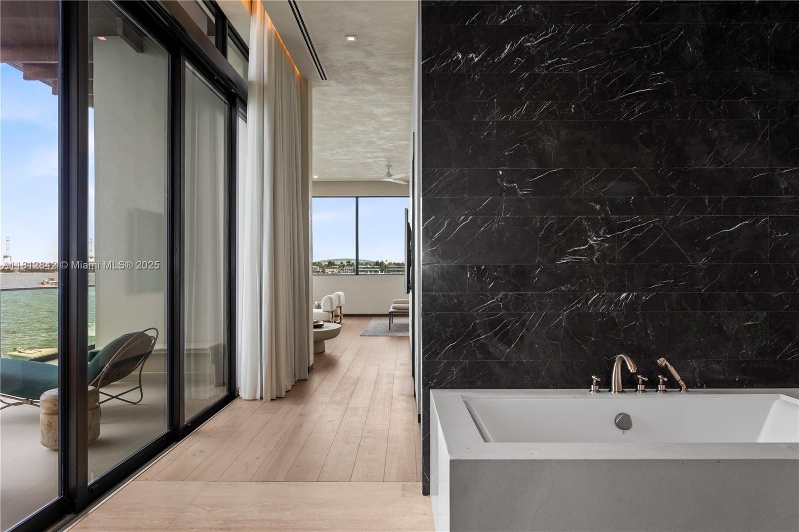 25 E Rivo Alto Dr Miami Beach, FL 33139