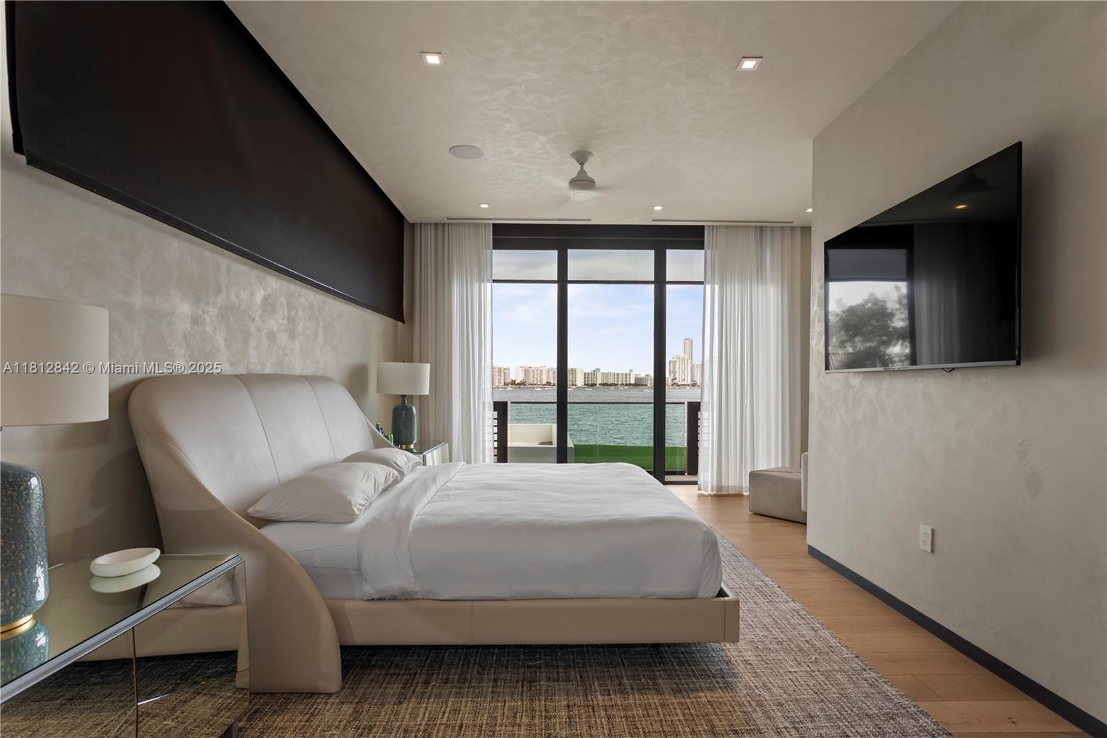 25 E Rivo Alto Dr Miami Beach, FL 33139