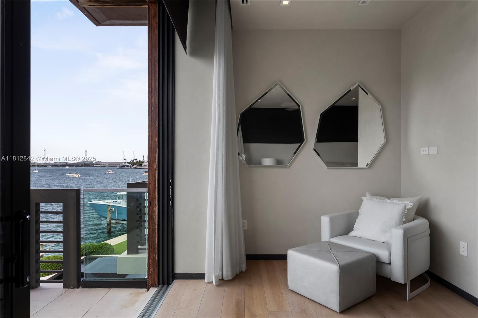 25 E Rivo Alto Dr Miami Beach, FL 33139