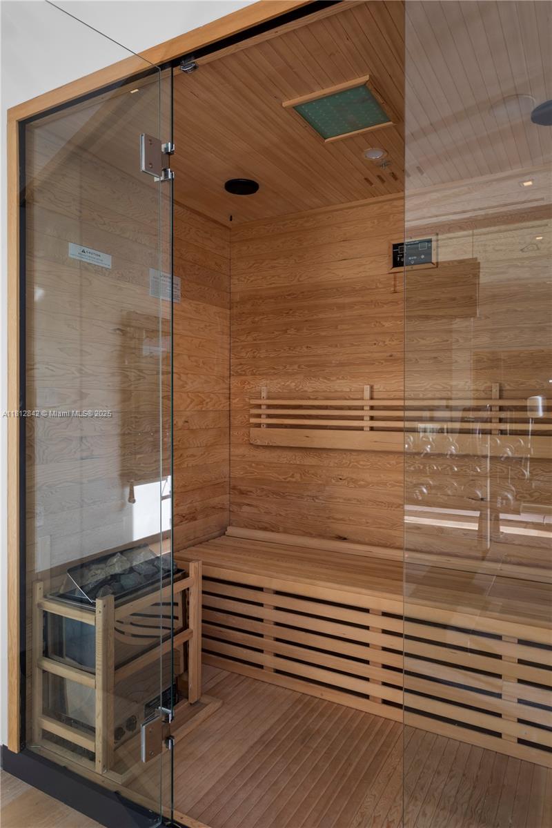 25 E Rivo Alto Dr Miami Beach, FL 33139