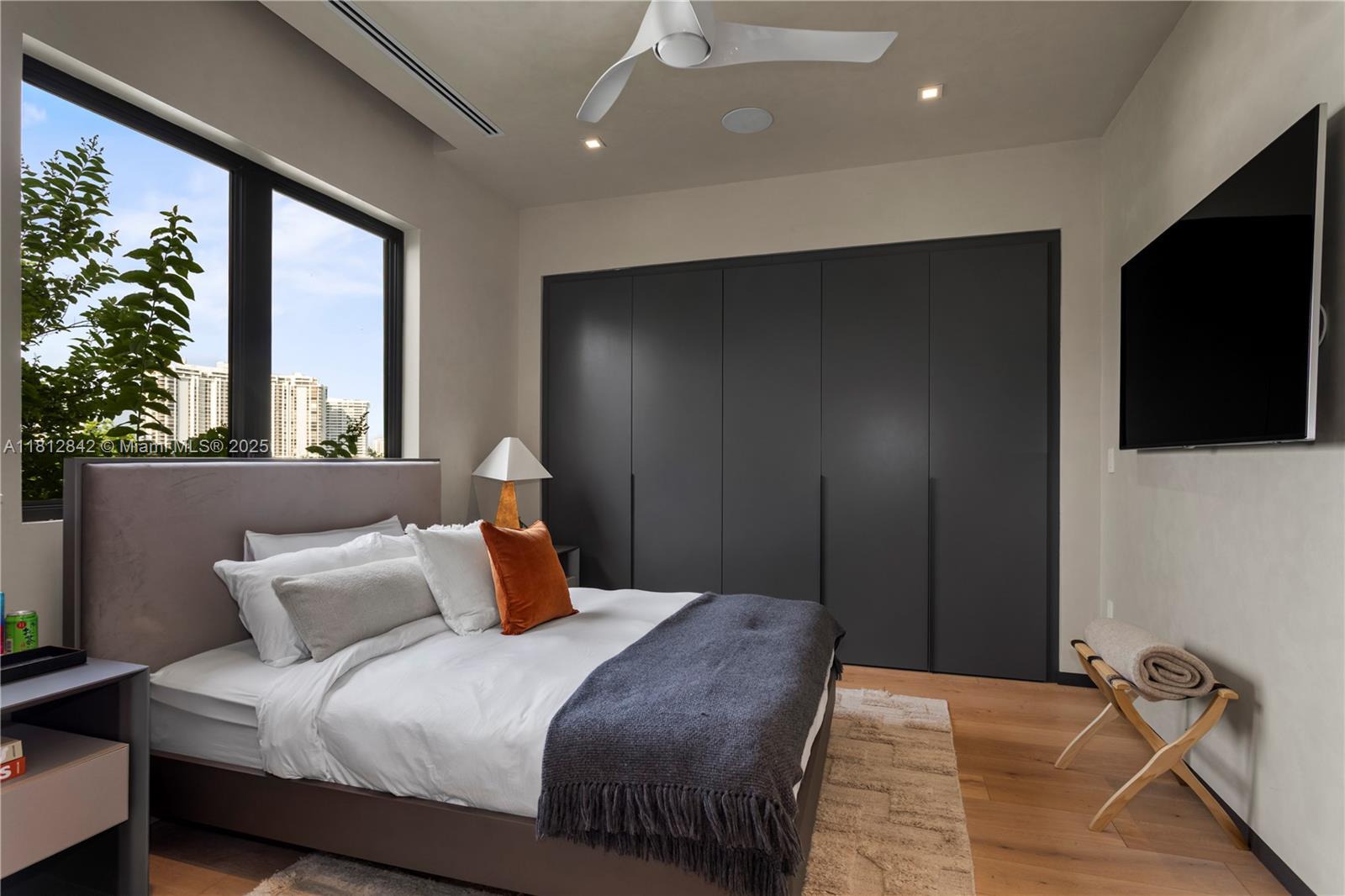 25 E Rivo Alto Dr Miami Beach, FL 33139