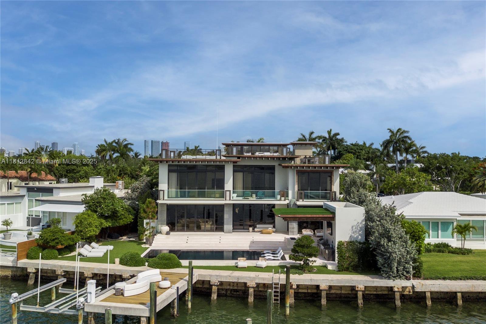 25 E Rivo Alto Dr Miami Beach, FL 33139