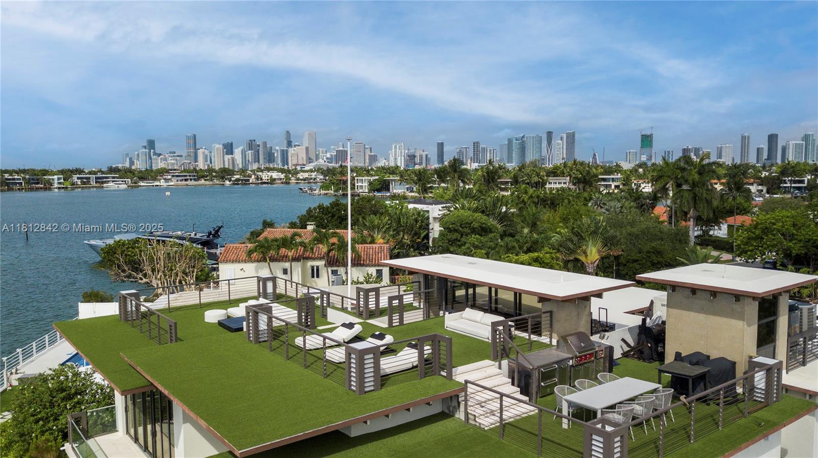 25 E Rivo Alto Dr Miami Beach, FL 33139