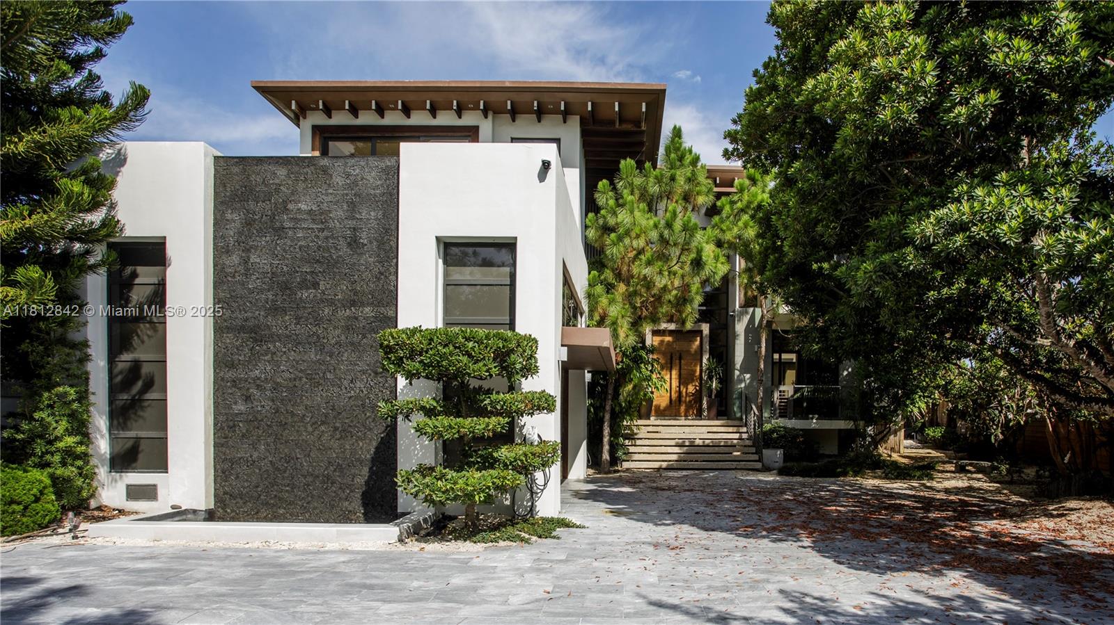 25 E Rivo Alto Dr Miami Beach, FL 33139