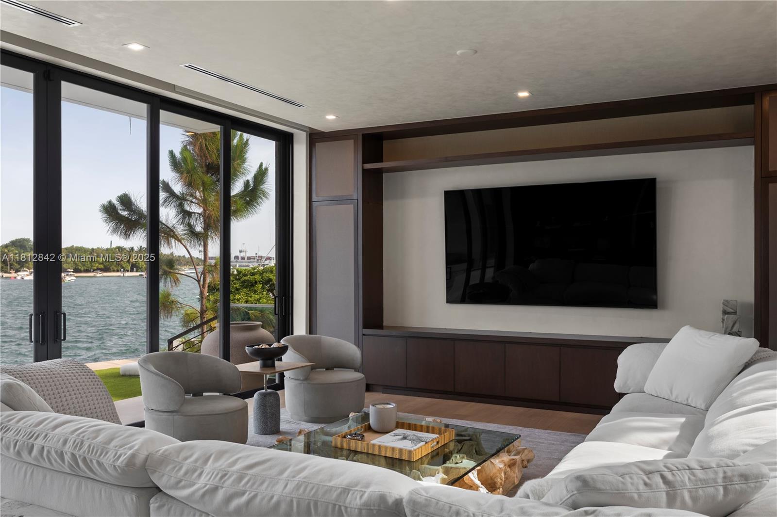 25 E Rivo Alto Dr Miami Beach, FL 33139