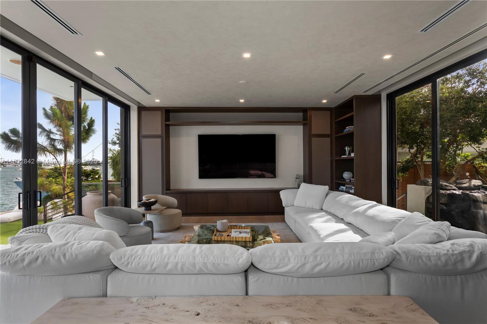 25 E Rivo Alto Dr Miami Beach, FL 33139