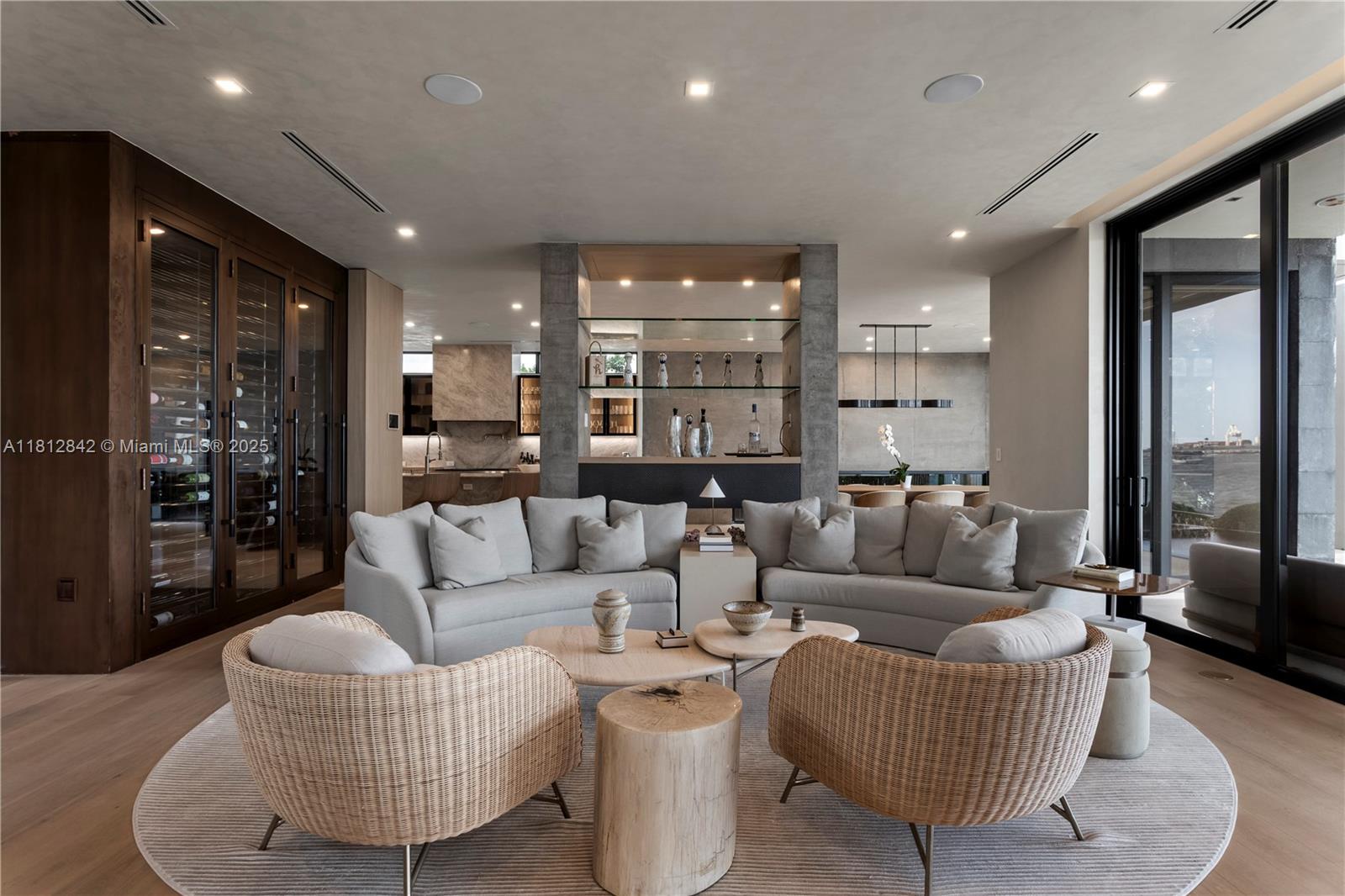 25 E Rivo Alto Dr Miami Beach, FL 33139