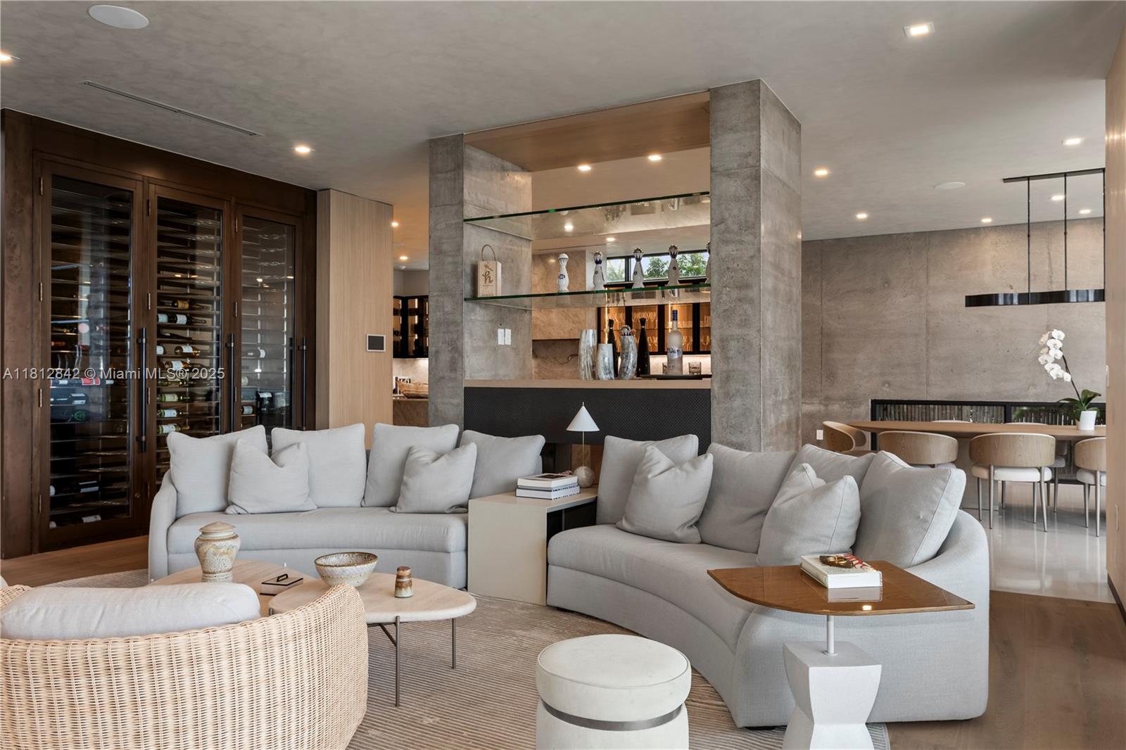 25 E Rivo Alto Dr Miami Beach, FL 33139