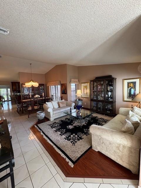 13736 SW 12th St Miami, FL 33184