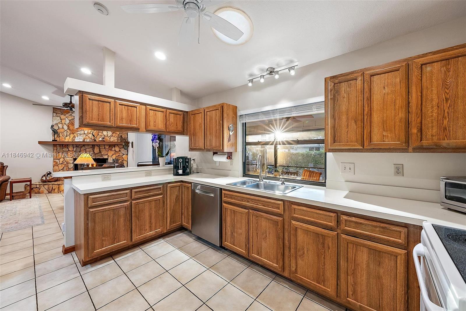 934 Penn Trl Jupiter, FL 33458