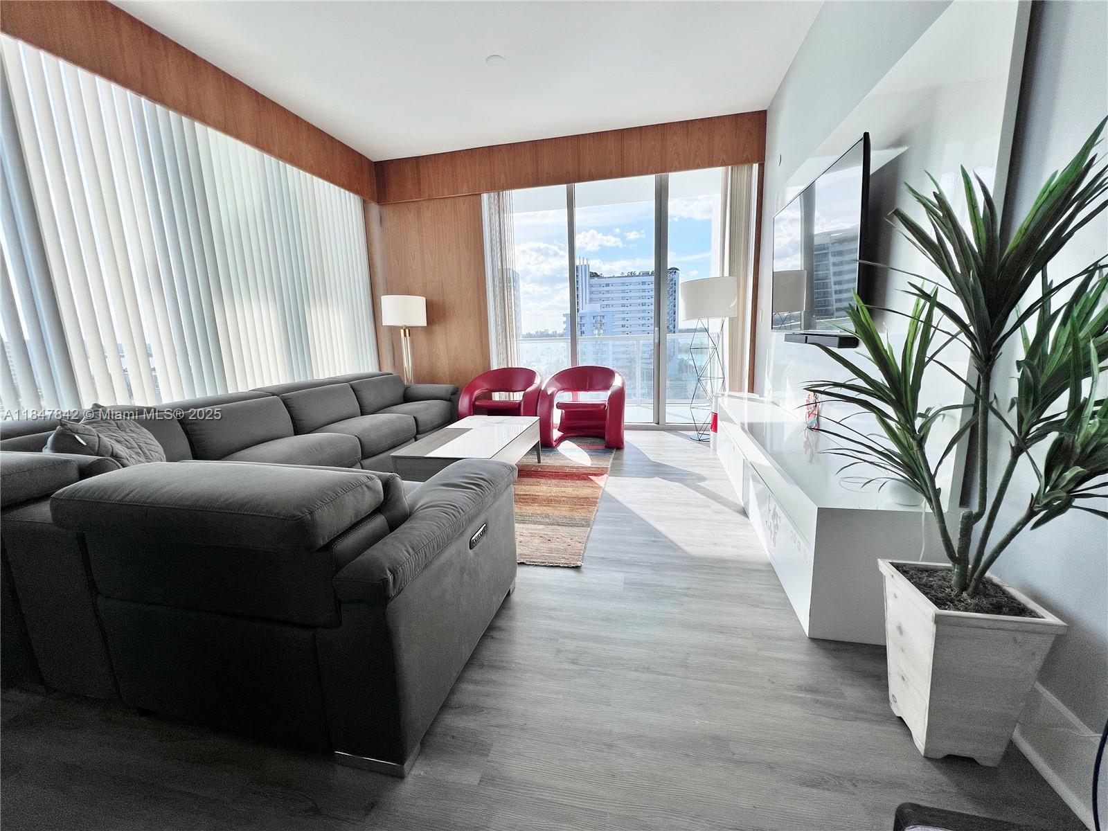 image Eloquence On The Bay Cond10