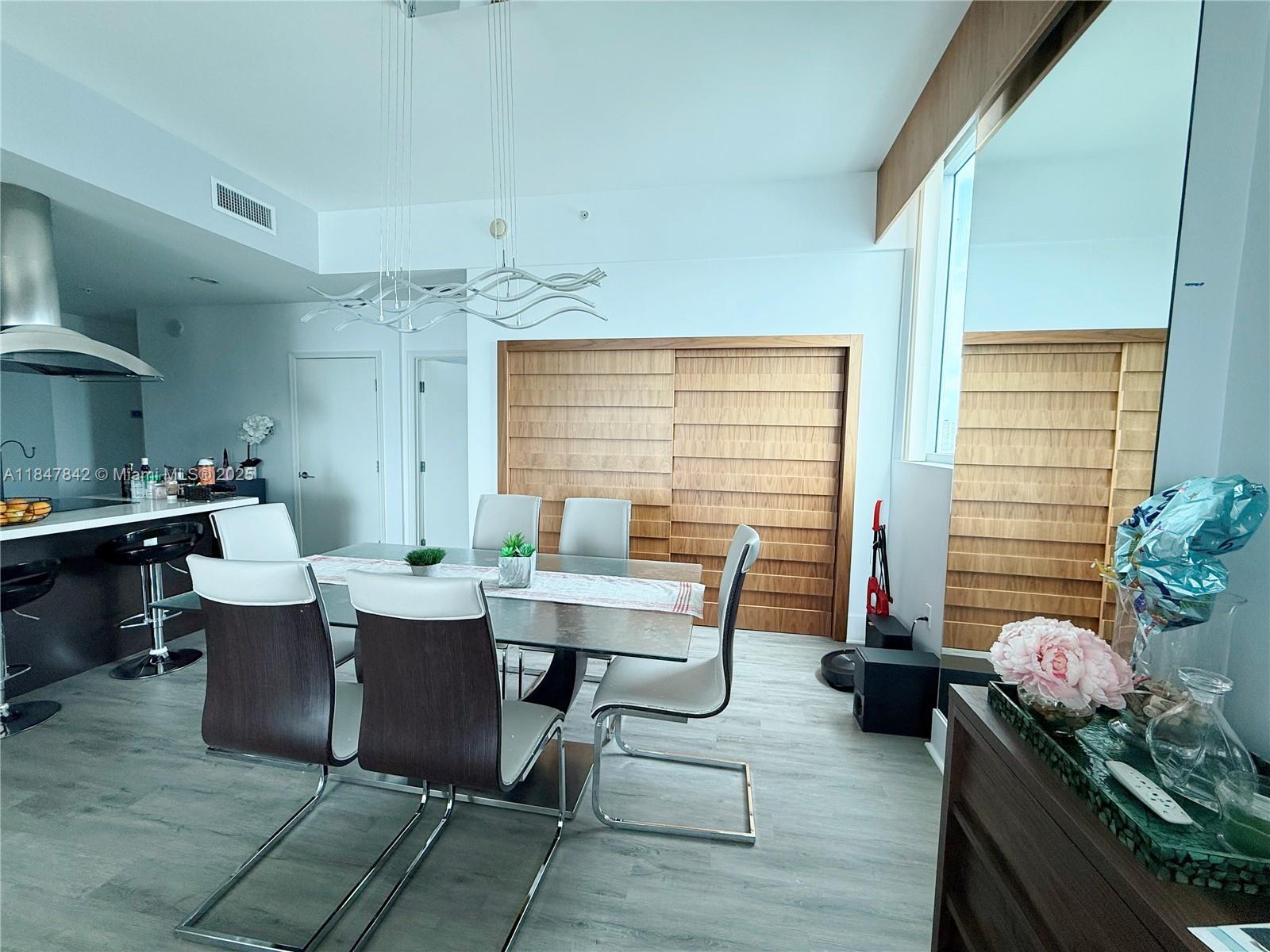 image Eloquence On The Bay Cond12