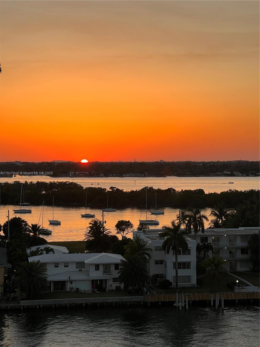 image Eloquence On The Bay Cond2