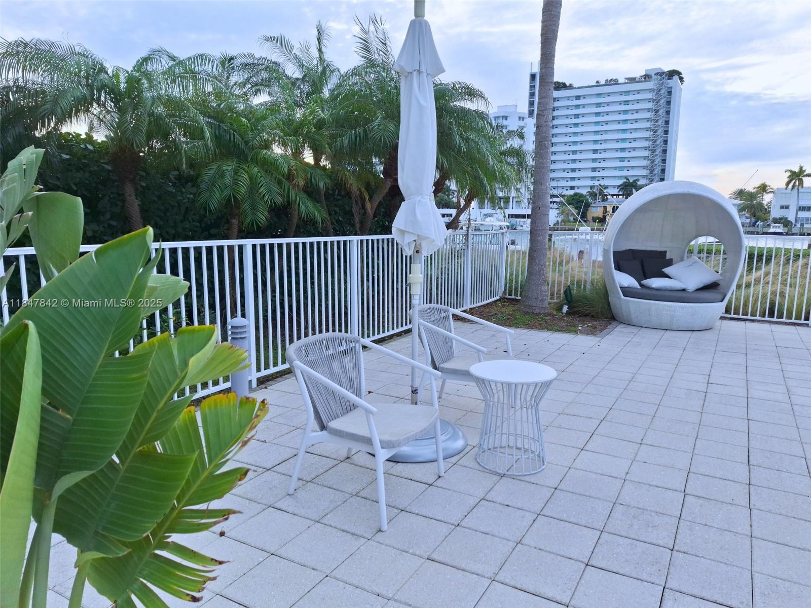 image Eloquence On The Bay Cond36