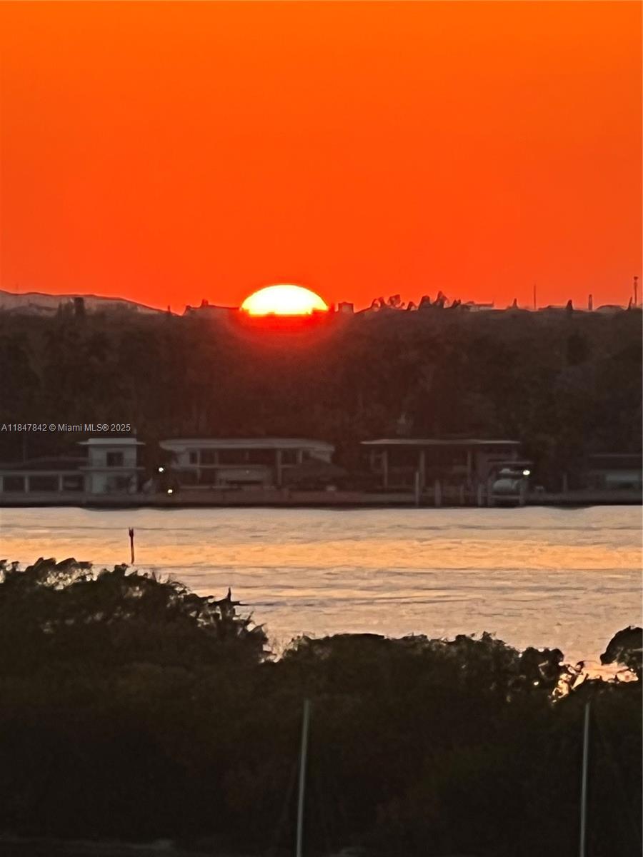 image Eloquence On The Bay Cond40