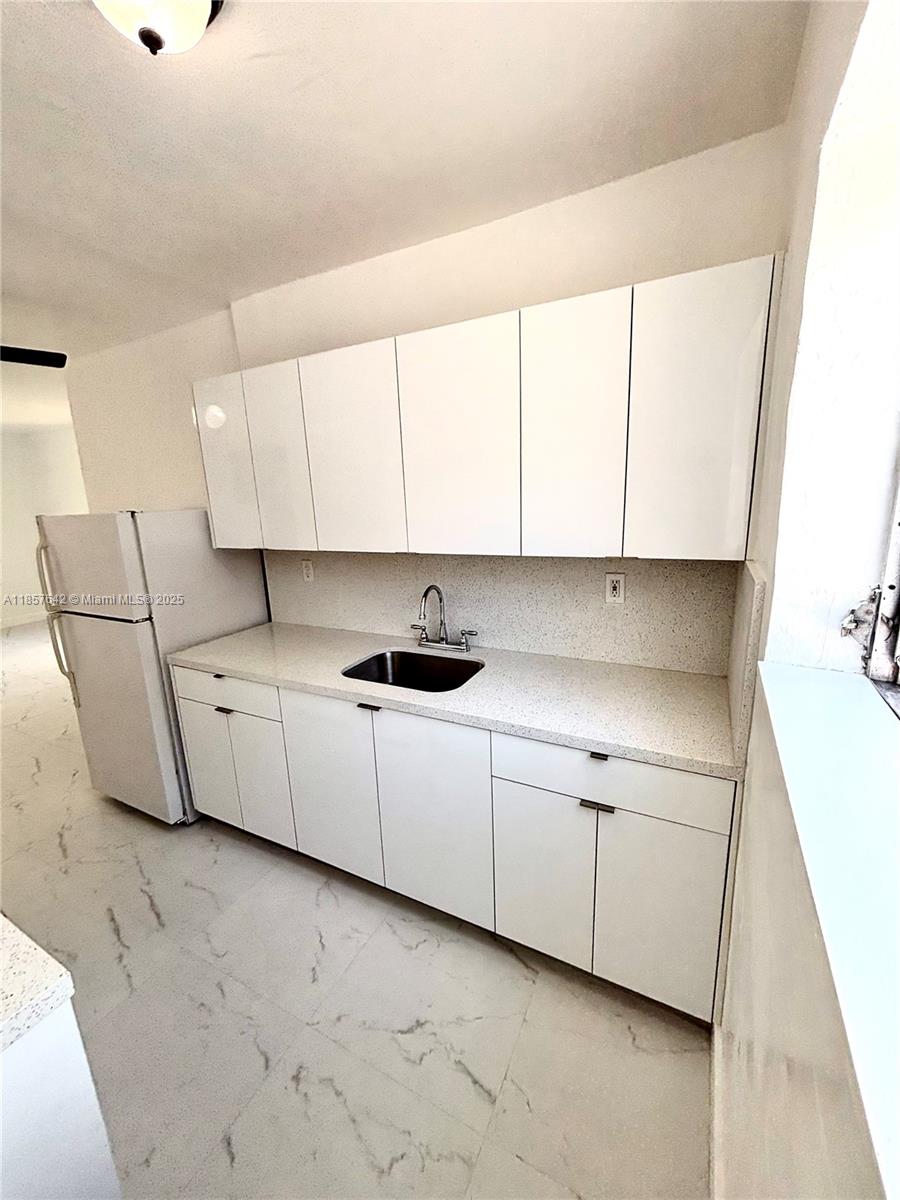 25 Navarre Ave #2
