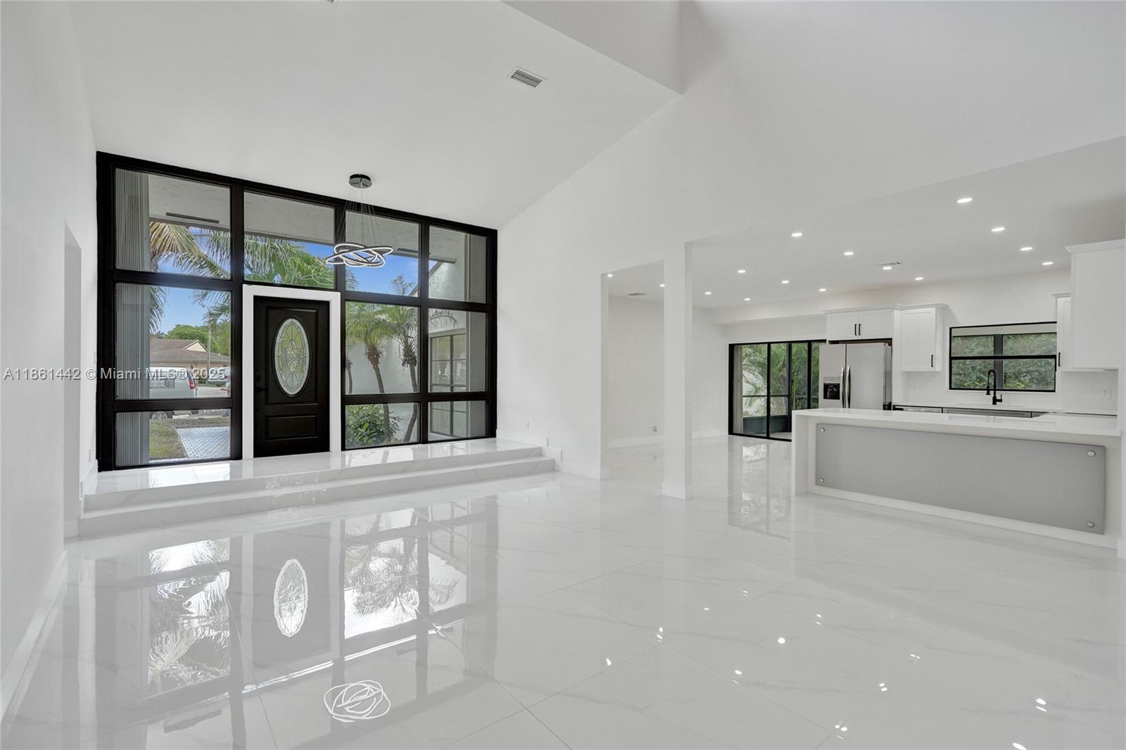 8037 Buttonwood Cir