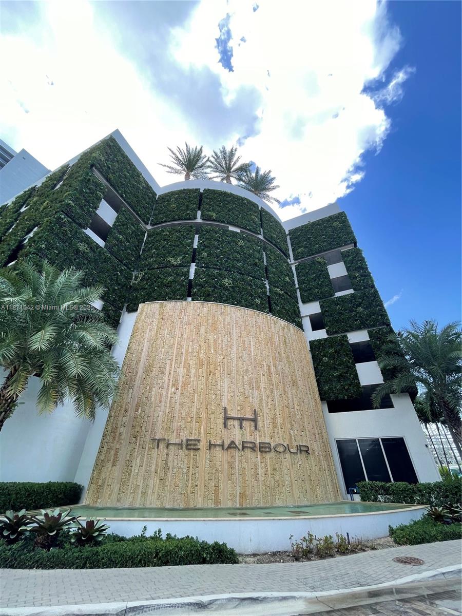 16385 Biscayne Blvd #1702