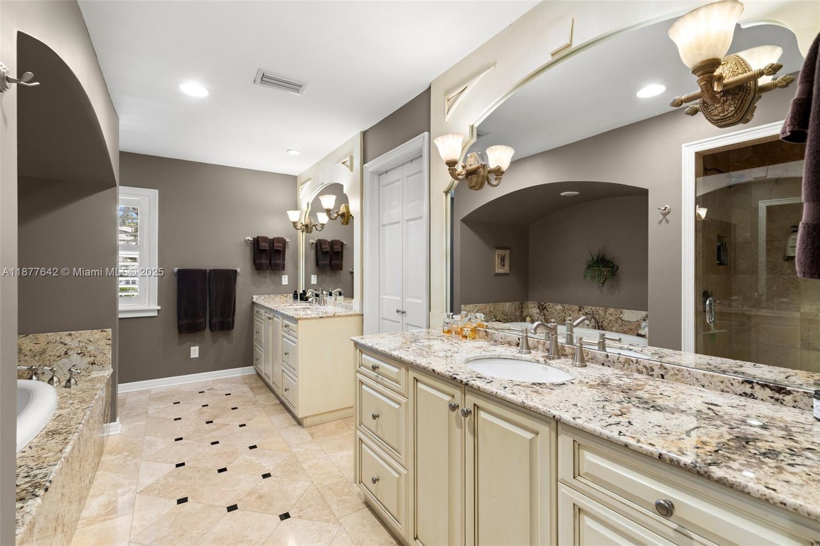 3003 W Villa Rosa Park Tampa, FL 33611